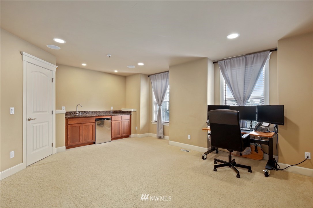 2114 Northeast 18th Street Renton, WA 98056 - Photo 23 of 35 Gallery Image 23
