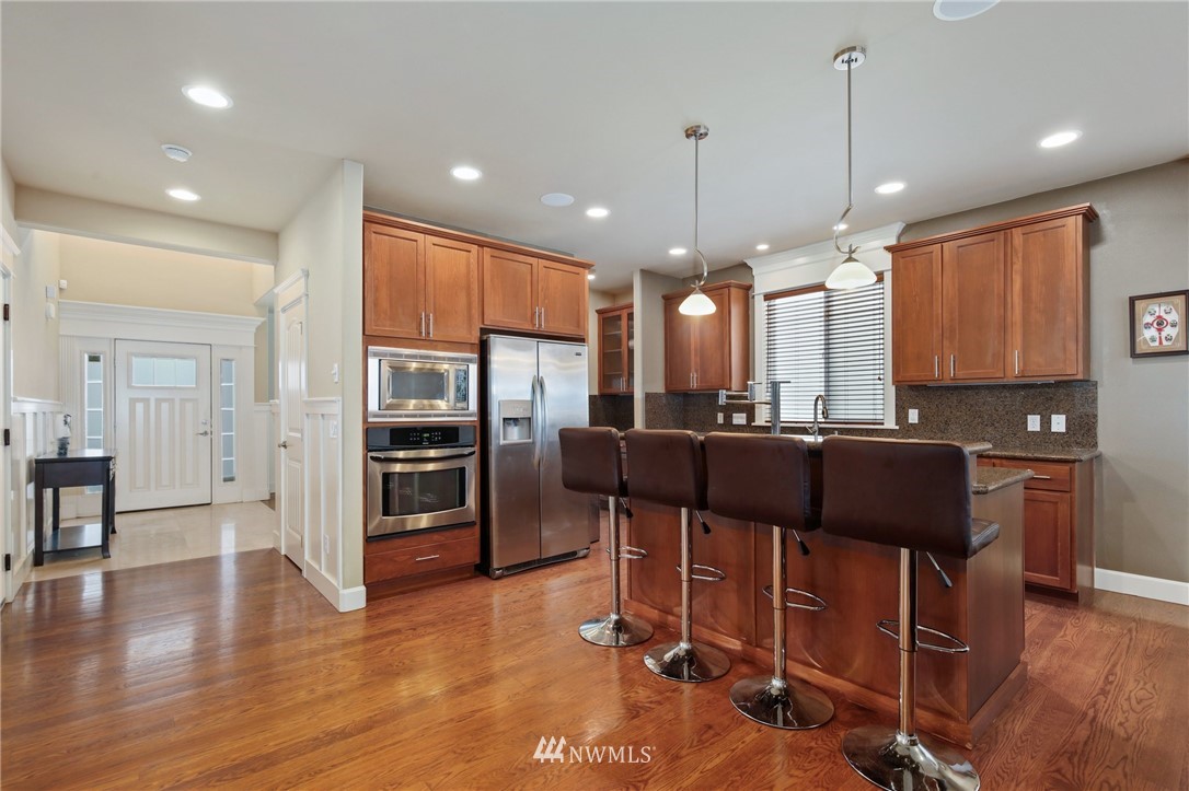 2114 Northeast 18th Street Renton, WA 98056 - Photo 4 of 35 Gallery Image 4