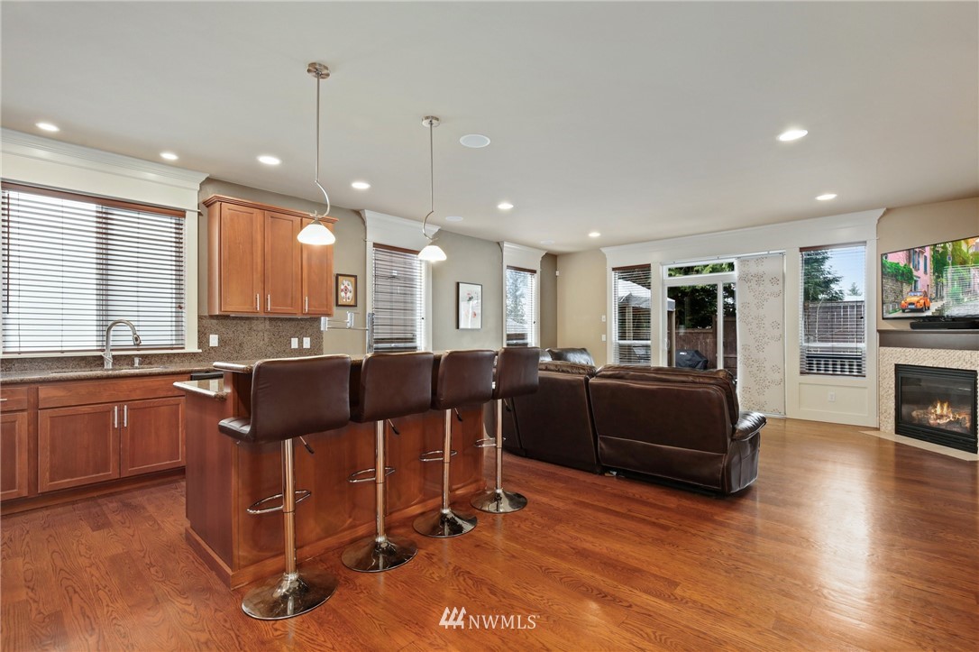 2114 Northeast 18th Street Renton, WA 98056 - Photo 5 of 35 Gallery Image 5
