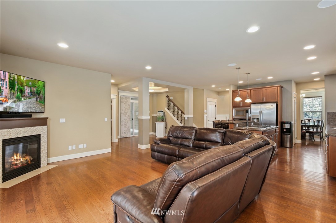 2114 Northeast 18th Street Renton, WA 98056 - Photo 9 of 35 Gallery Image 9