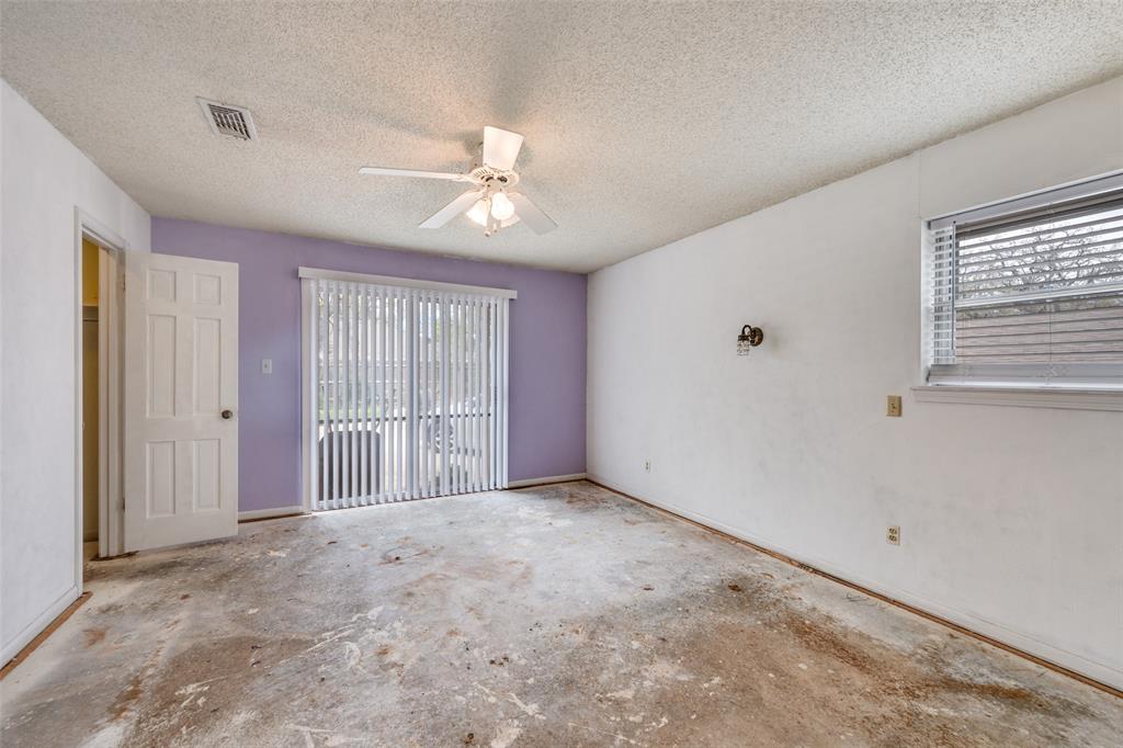 5001 Boulder Lake Road Fort Worth, TX 76103 - Photo 17 of 22 a view of an empty room with a window