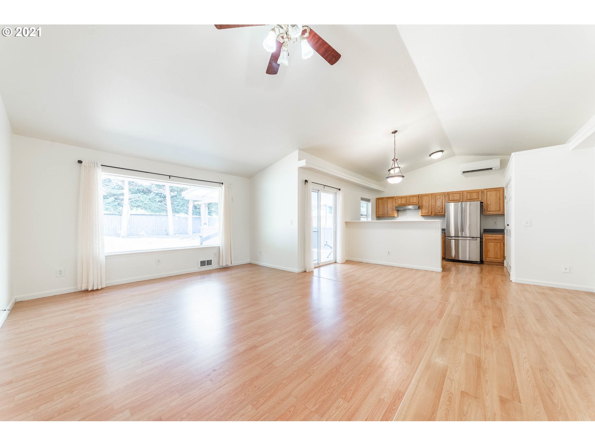 4488 Glacier Street Springfield, OR 97478 - Photo 2 of 18