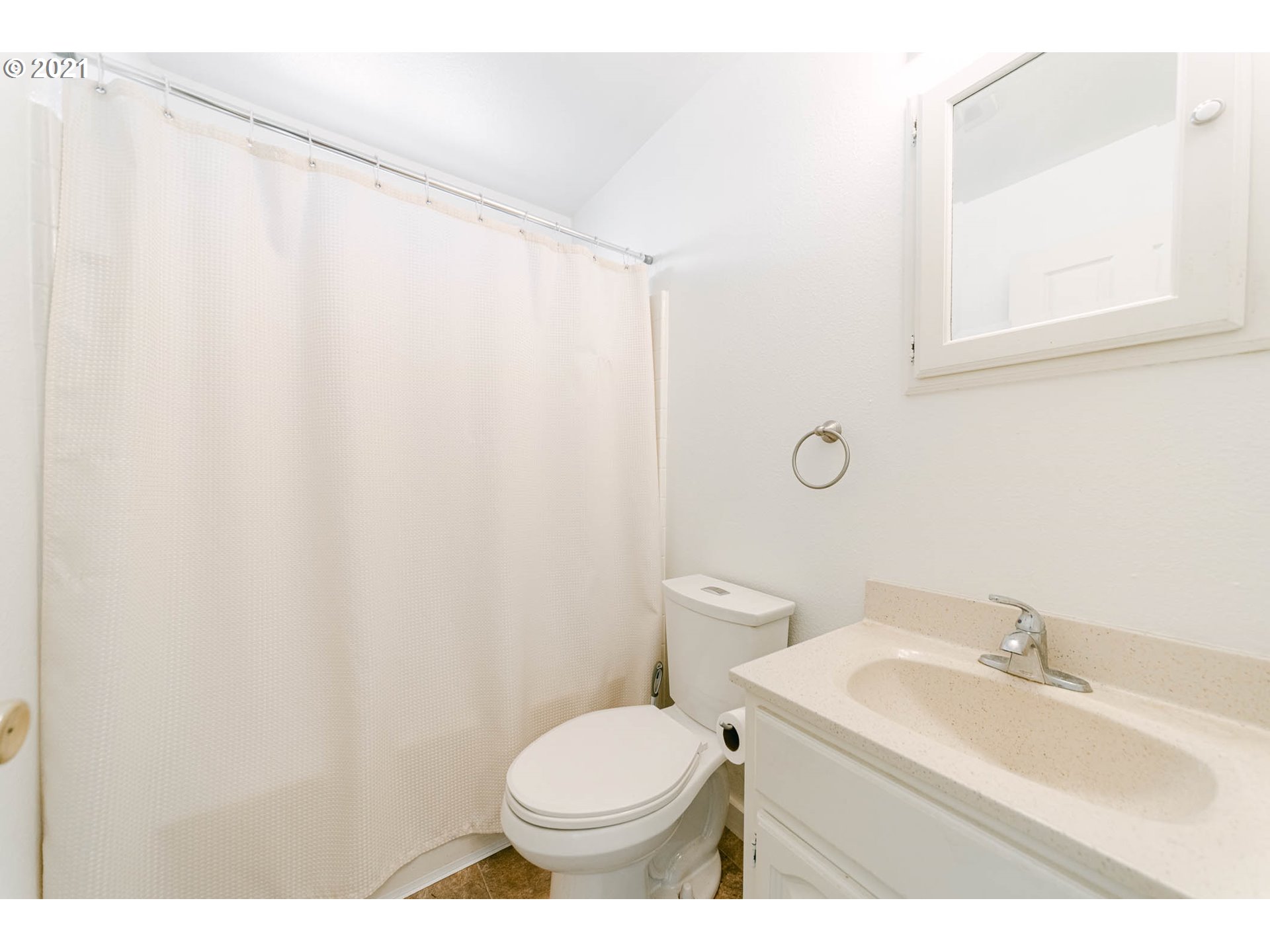 4488 Glacier Street Springfield, OR 97478 - Photo 9 of 18