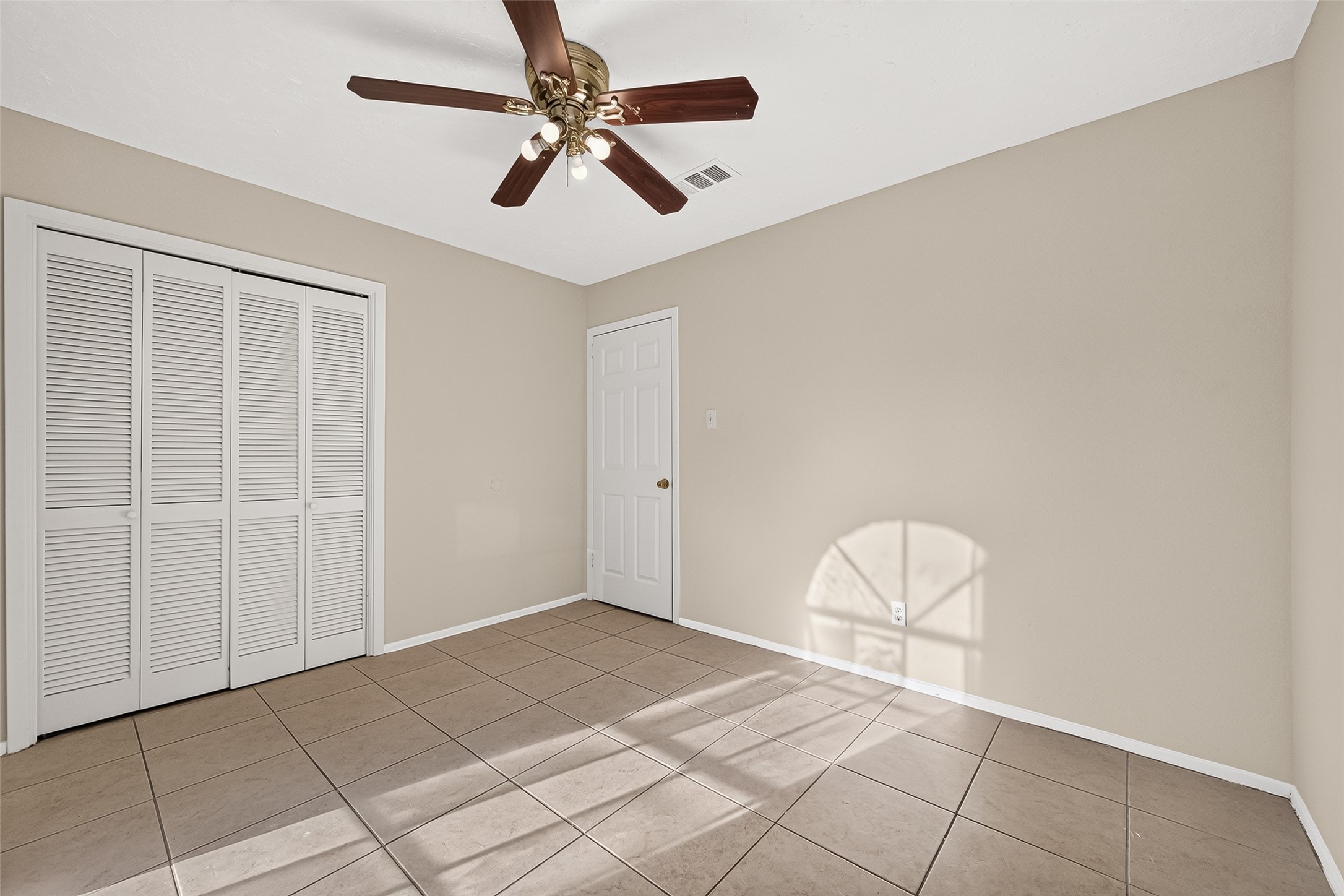 8638 Little River Road Houston, TX 77064 - Photo 29 of 39 2nd bedroom at front of home.
