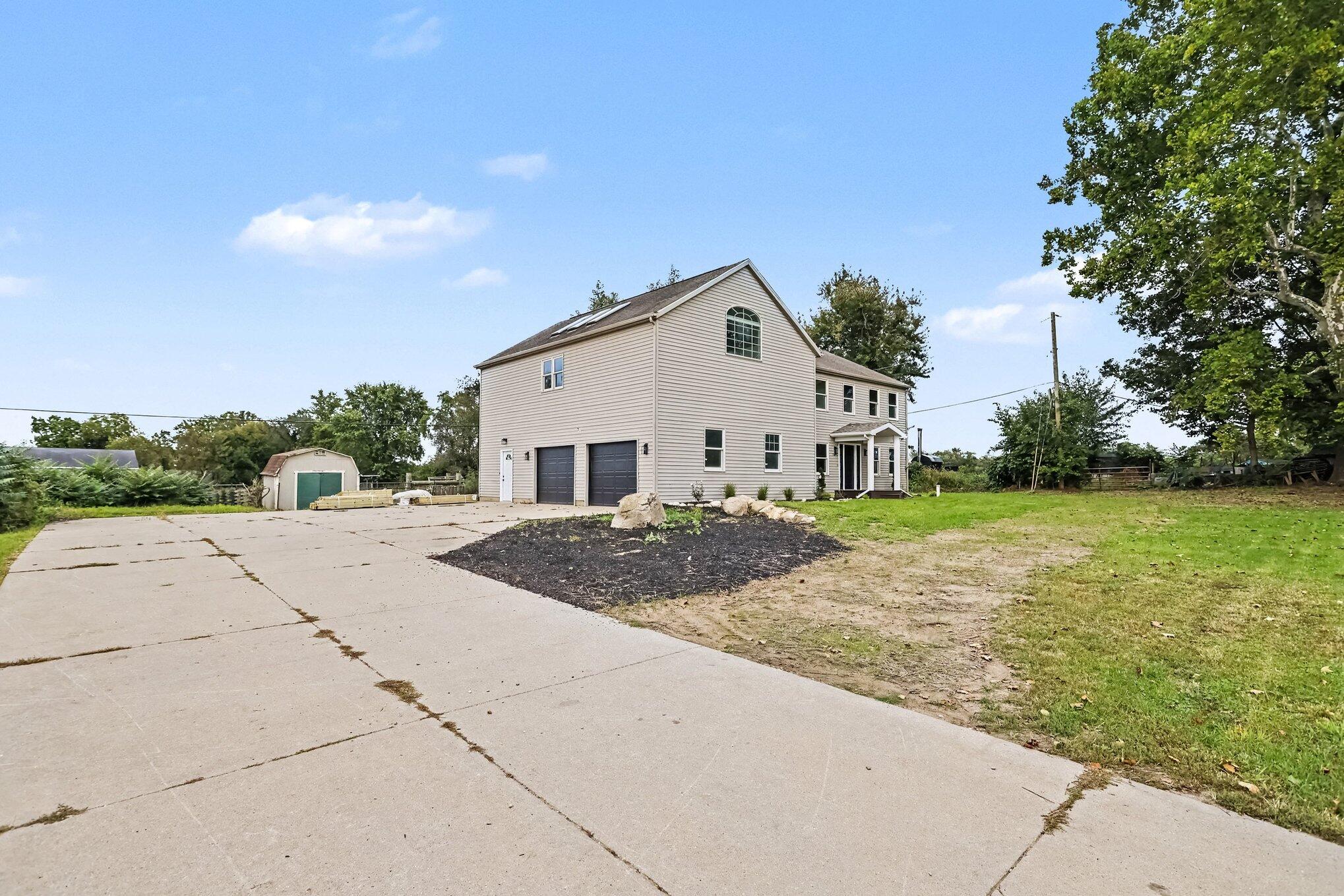 2415 Burton Road Niles, MI 49120 - Photo 5 of 36 005_file_9721