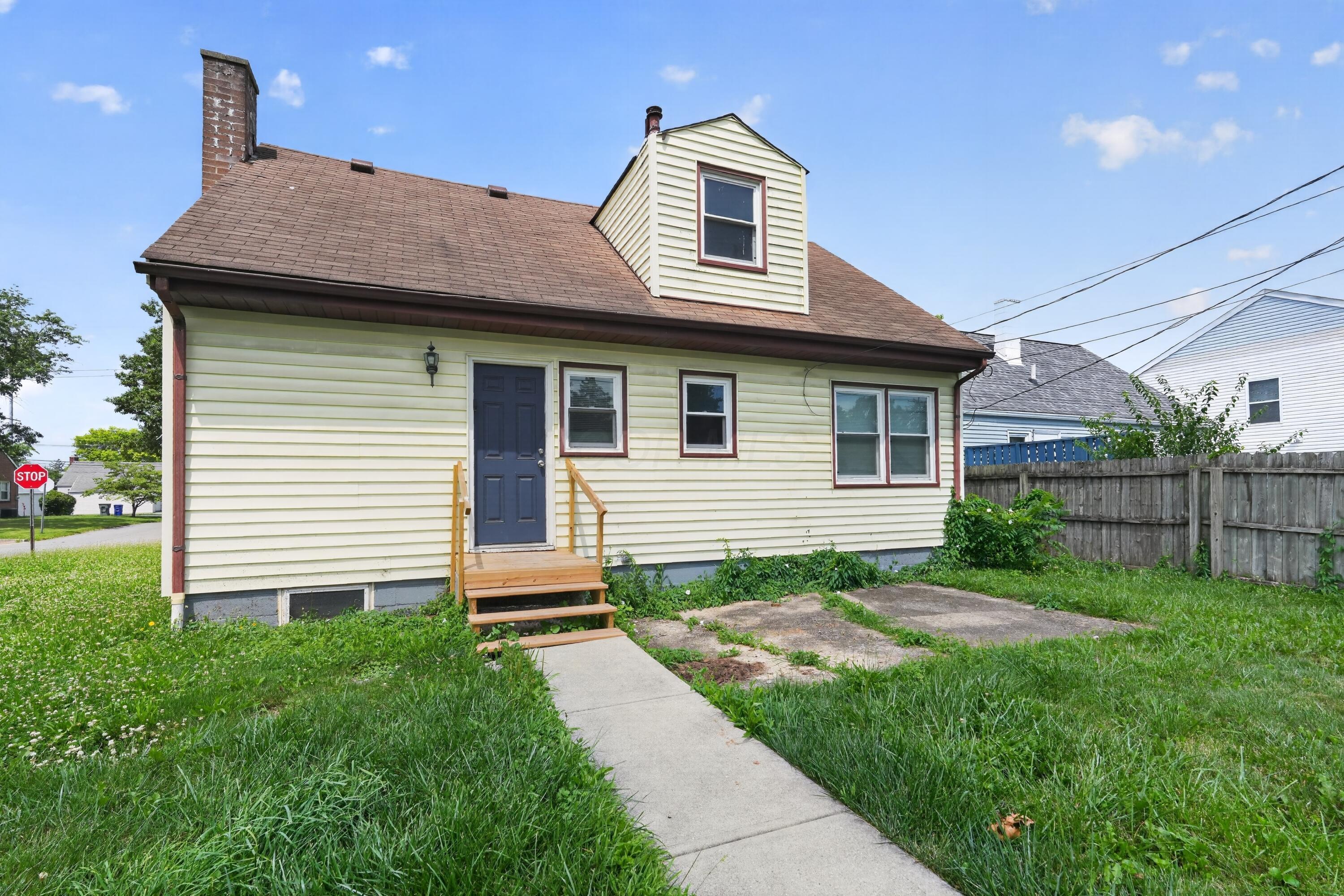 636 South Ashburton Road Columbus, OH 43213 - Photo 29 of 32 02_636_S_Ashburton_Rd-Exterior-n-31