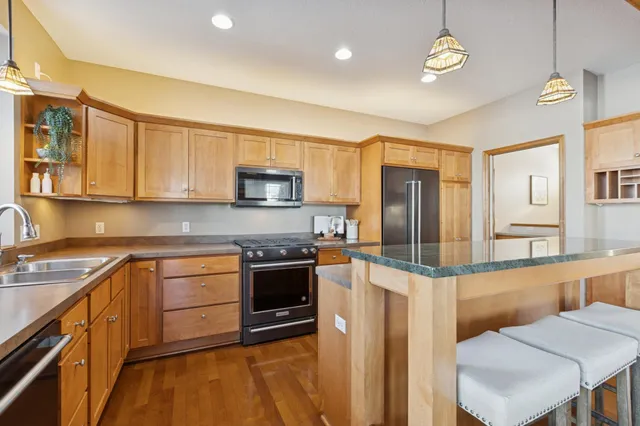 $548,000 | 6584 West Laketowne Drive, Albertville, MN 55301