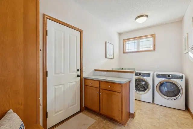 $548,000 | 6584 West Laketowne Drive, Albertville, MN 55301