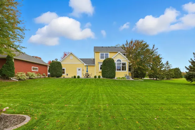 $548,000 | 6584 West Laketowne Drive, Albertville, MN 55301