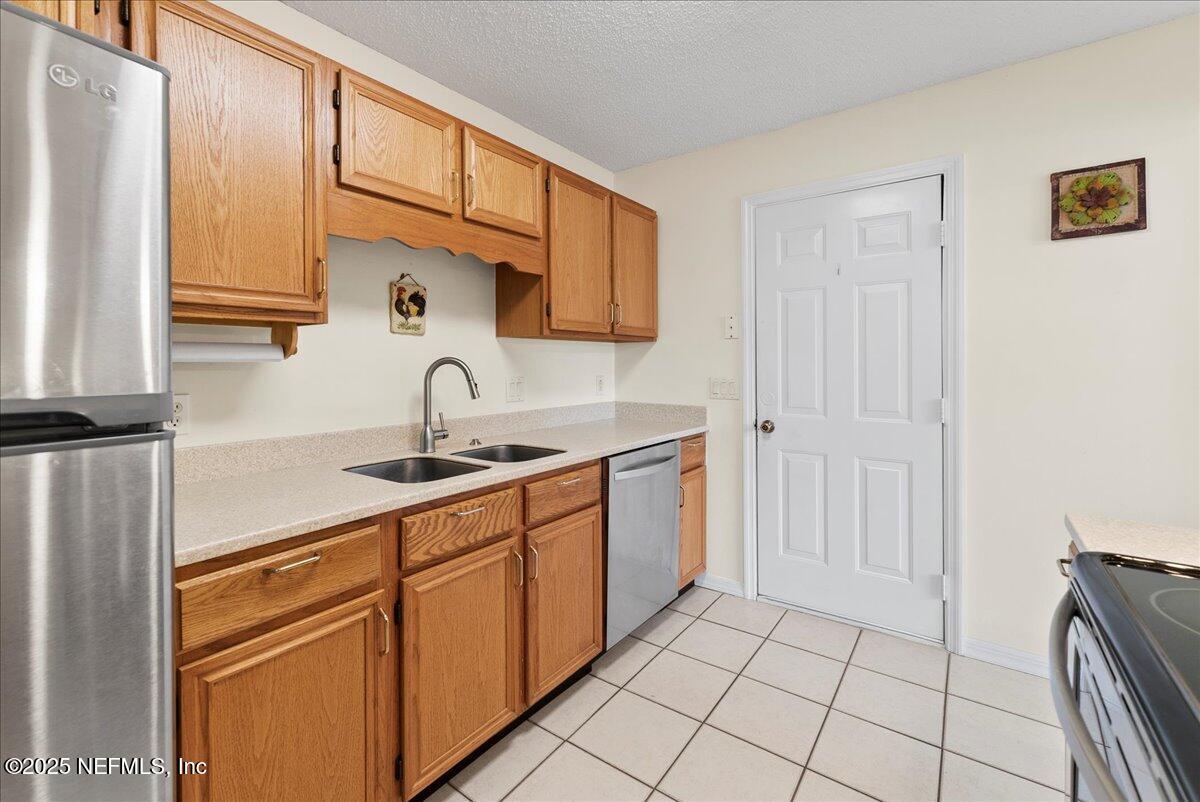 210 Dartmouth Road St. Augustine, FL 32086 - Photo 12 of 27 a kitchen with stainless steel appliances granite countertop a sink and a cabinets
