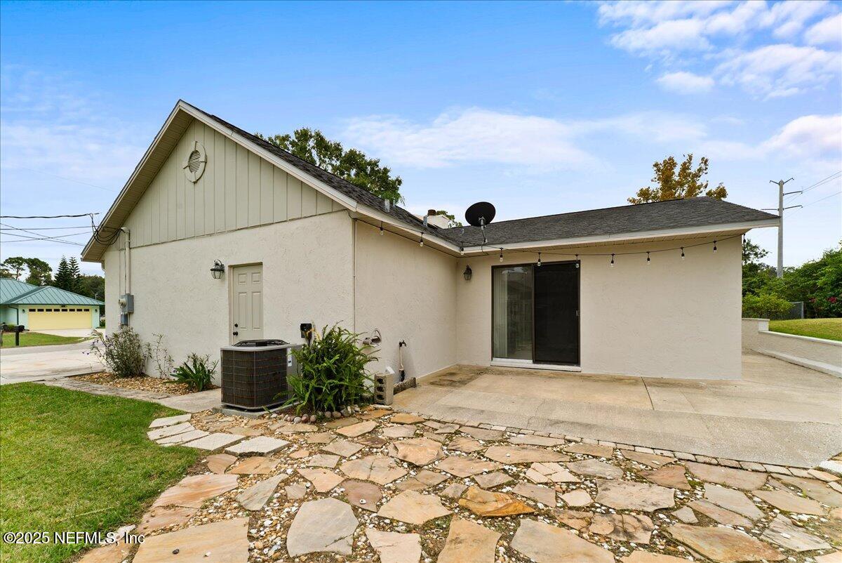 210 Dartmouth Road St. Augustine, FL 32086 - Photo 3 of 27 a front view of a house with a yard