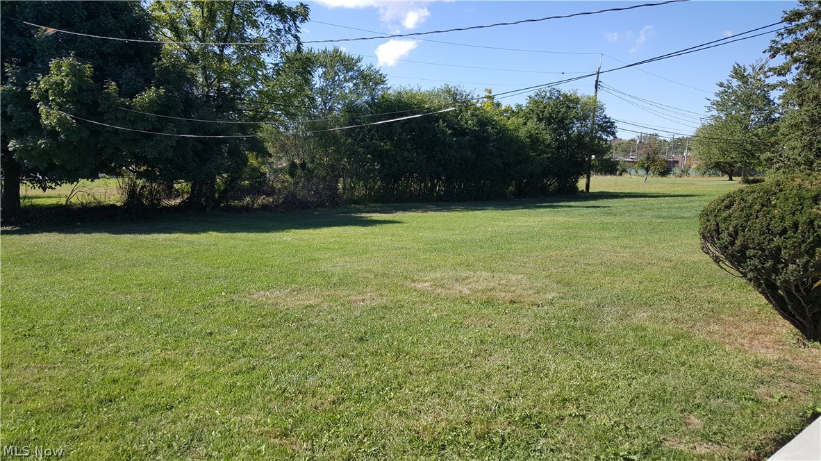 4674 Belfiore Road Cleveland, OH 44128 - Photo 3 of 25