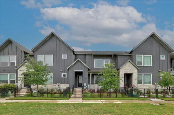 $2,000 | 207 Flowers Avenue, Hutto, TX 78634