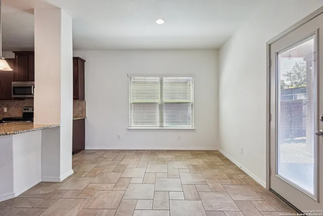 $1,950 | 10730 Gentle Fox Bay, San Antonio, TX 78245