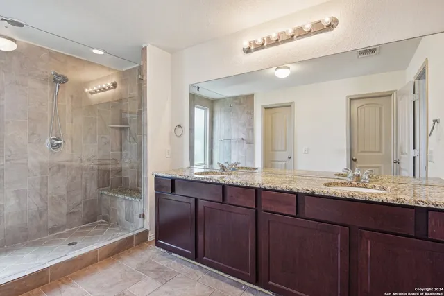 $1,950 | 10730 Gentle Fox Bay, San Antonio, TX 78245