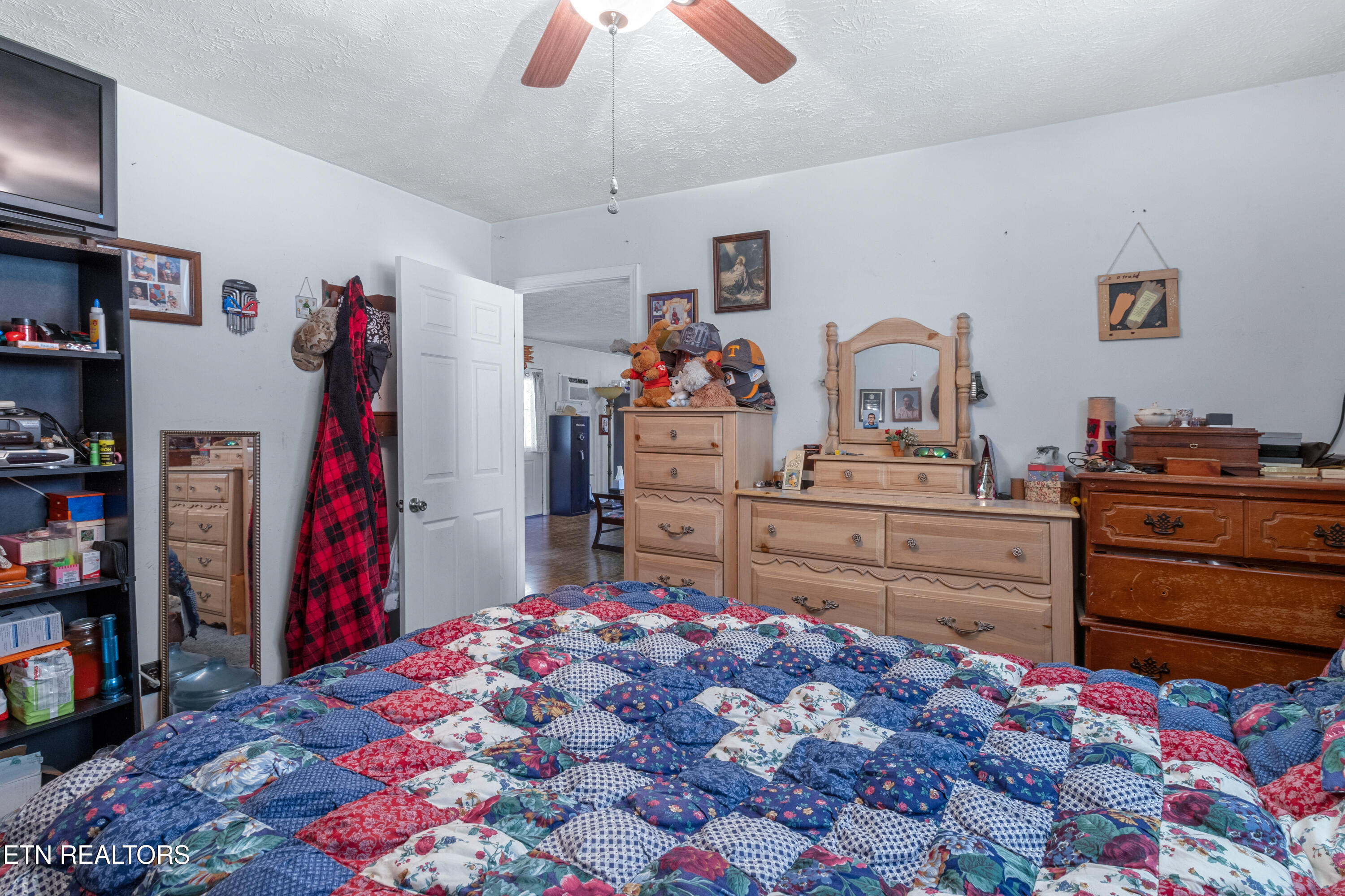 181 Mullins Lane Sunbright, TN 37872 - Photo 16 of 41 181 Mullins Ln-21