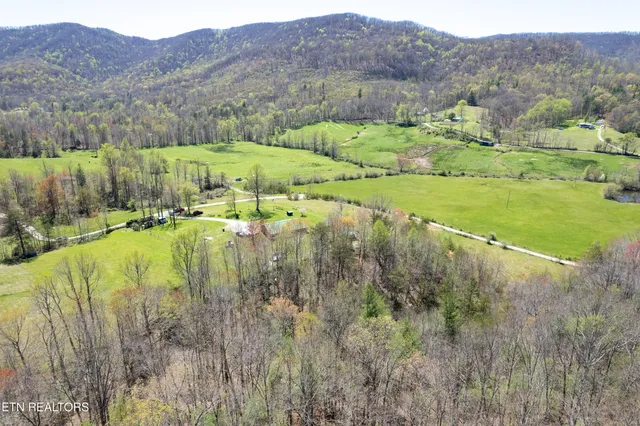 $275,000 | 181 Mullins Lane, Sunbright, TN 37872