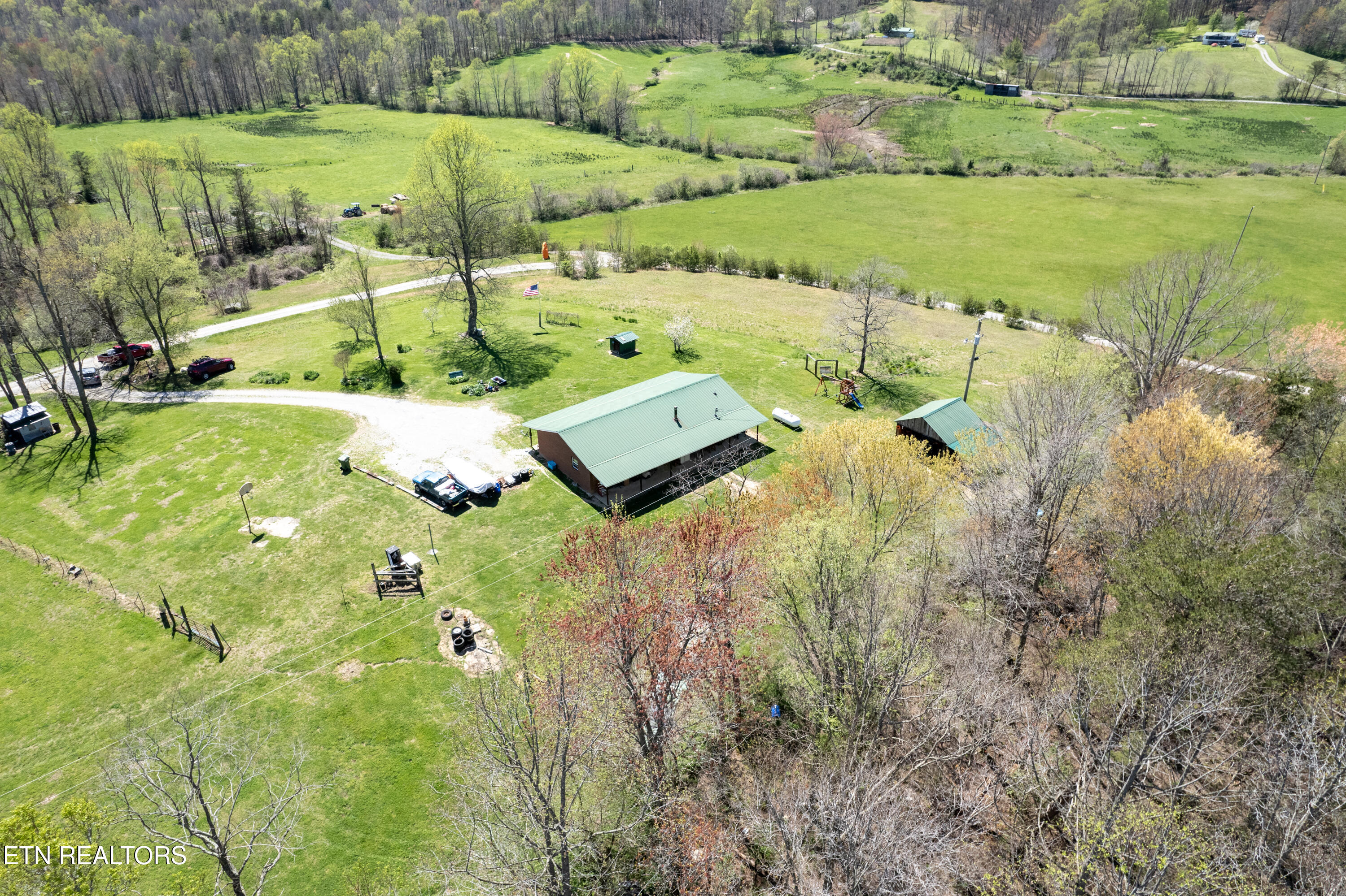 181 Mullins Lane Sunbright, TN 37872 - Photo 36 of 41 181 Mullins Ln-58