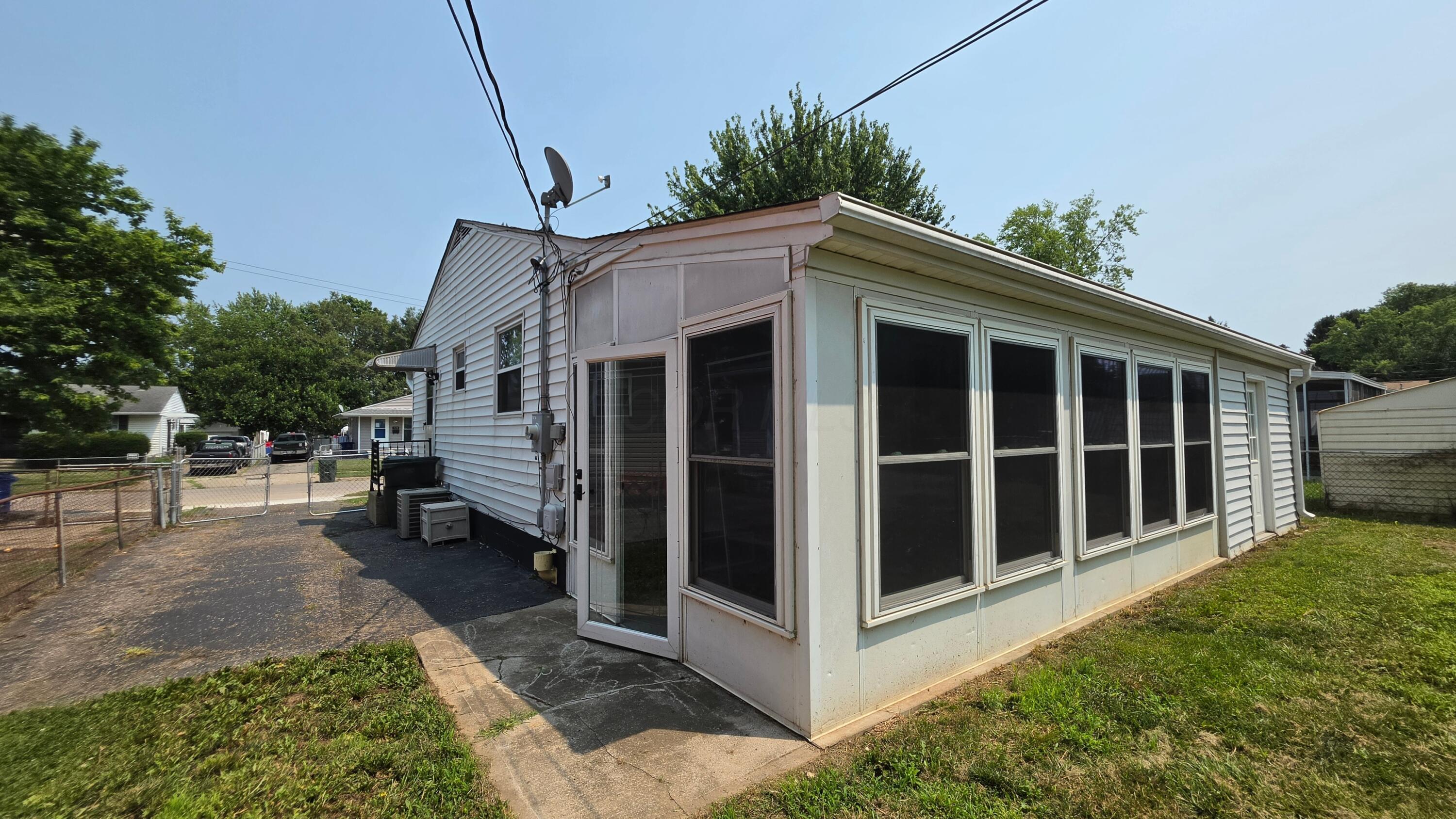 3137 Hillgate Road Columbus, OH 43207 - Photo 35 of 36 Rear side view