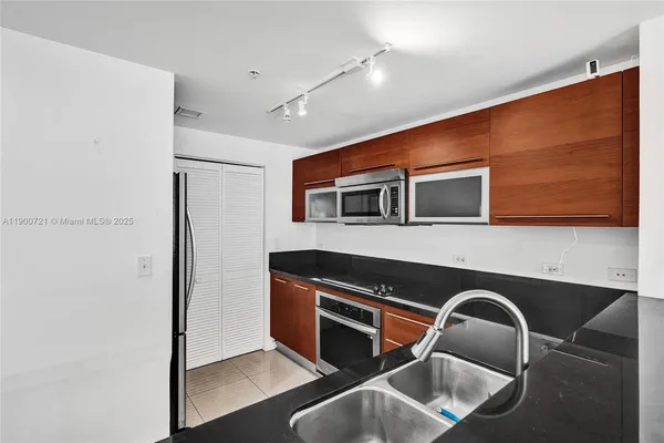 $420,000 | 253 Northeast 2nd Street, Unit 1706, Miami, FL 33132