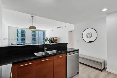 $420,000 | 253 Northeast 2nd Street, Unit 1706, Miami, FL 33132