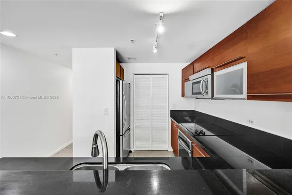 $420,000 | 253 Northeast 2nd Street, Unit 1706, Miami, FL 33132