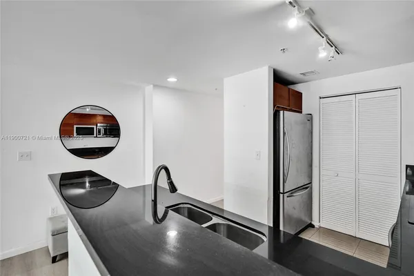 $420,000 | 253 Northeast 2nd Street, Unit 1706, Miami, FL 33132