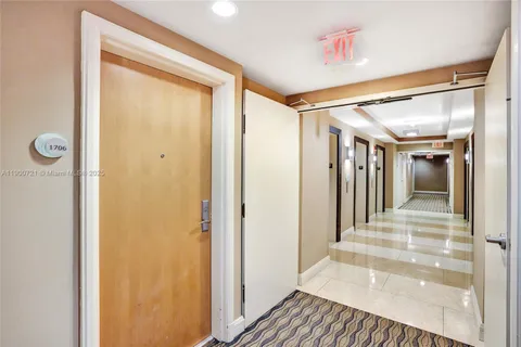 $420,000 | 253 Northeast 2nd Street, Unit 1706, Miami, FL 33132
