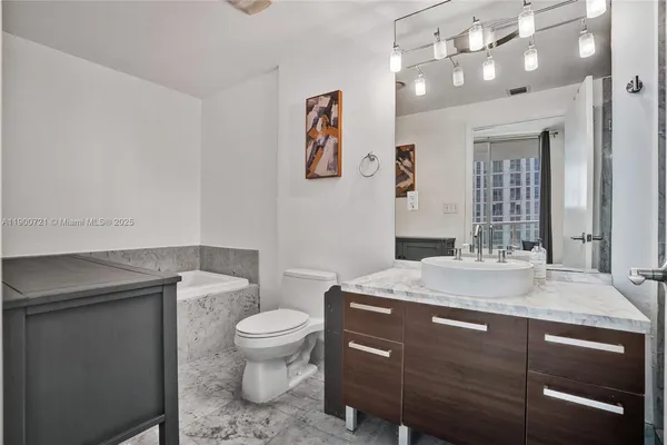 $420,000 | 253 Northeast 2nd Street, Unit 1706, Miami, FL 33132