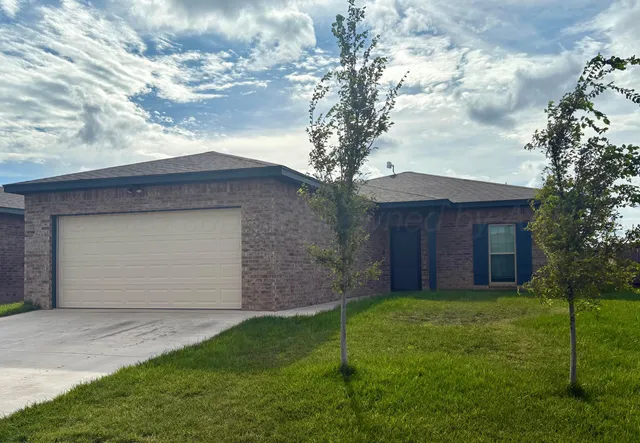 a front view of house with yard