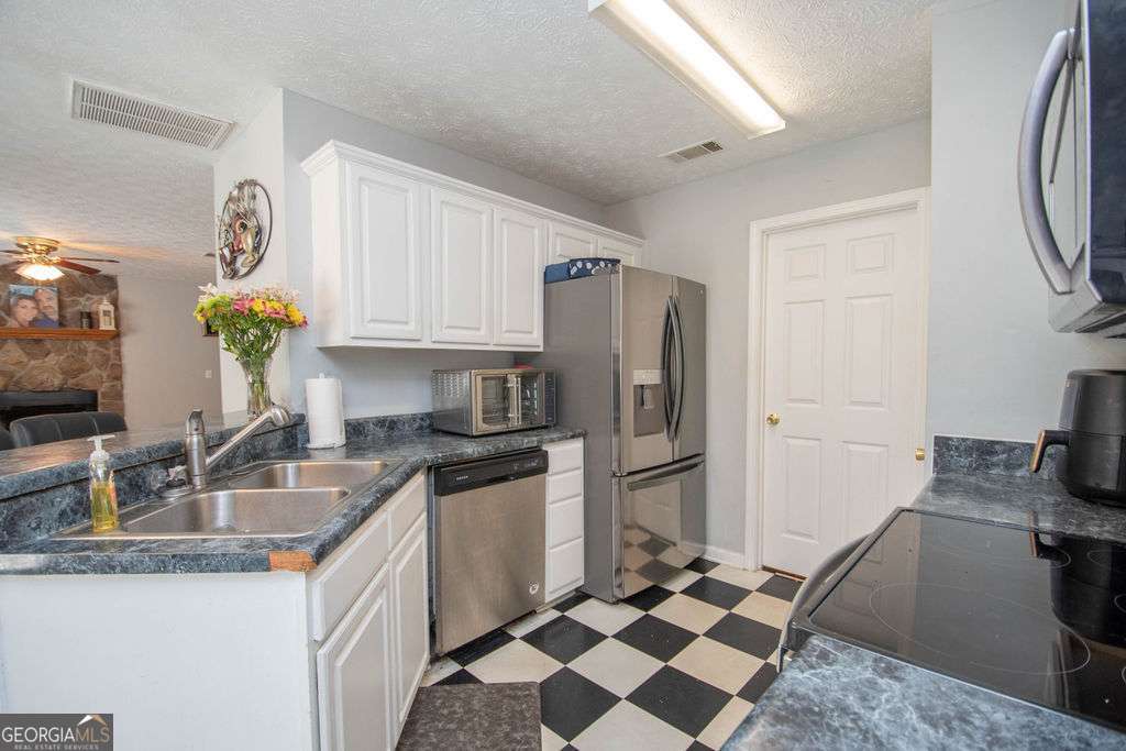 67 Roger Arnold Road Grantville, GA 30220 - Photo 18 of 36