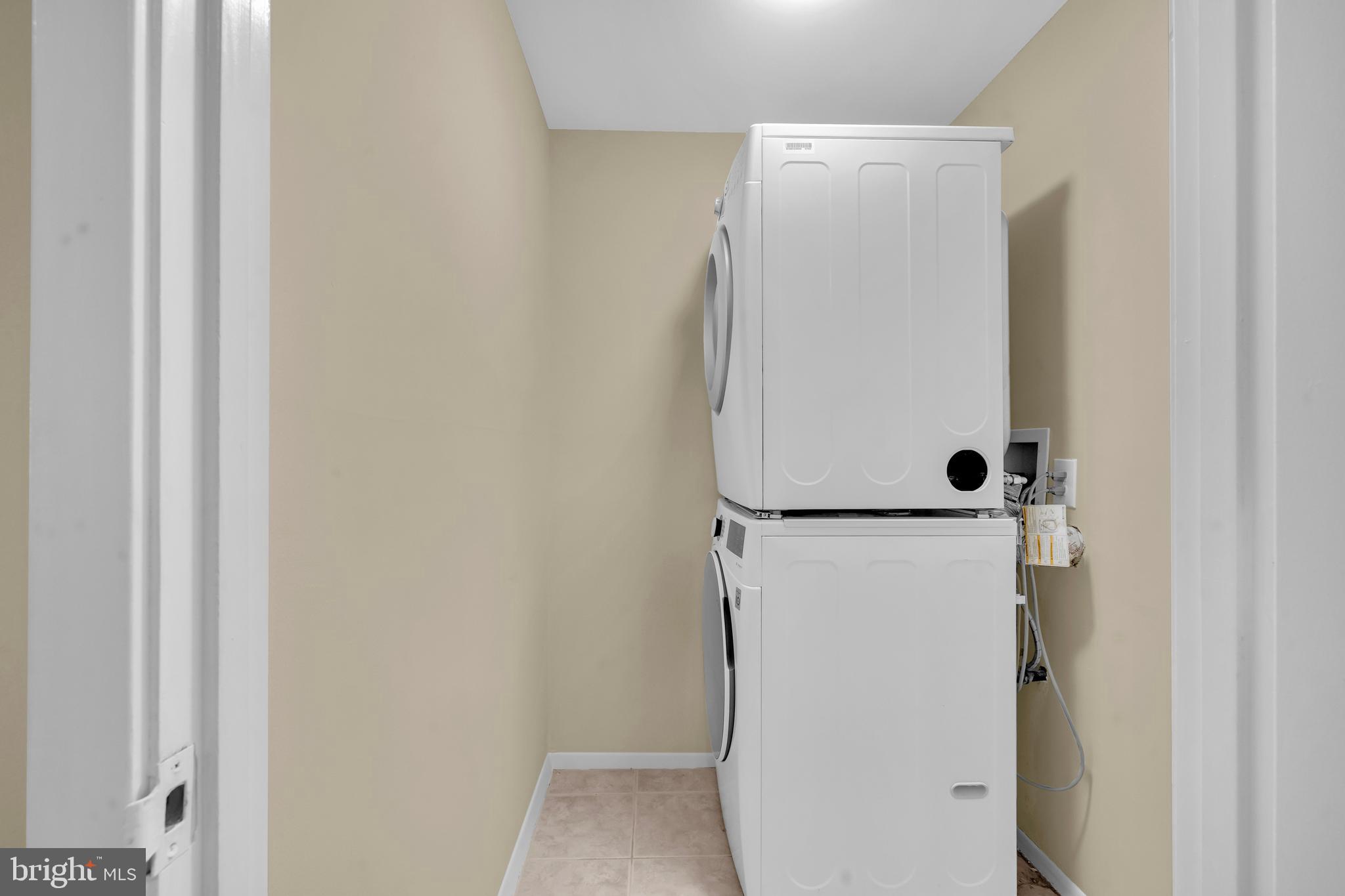 9920 Walker House Road, Unit 5 Gaithersburg, MD 20886 - Photo 18 of 24 a bathroom with a shower