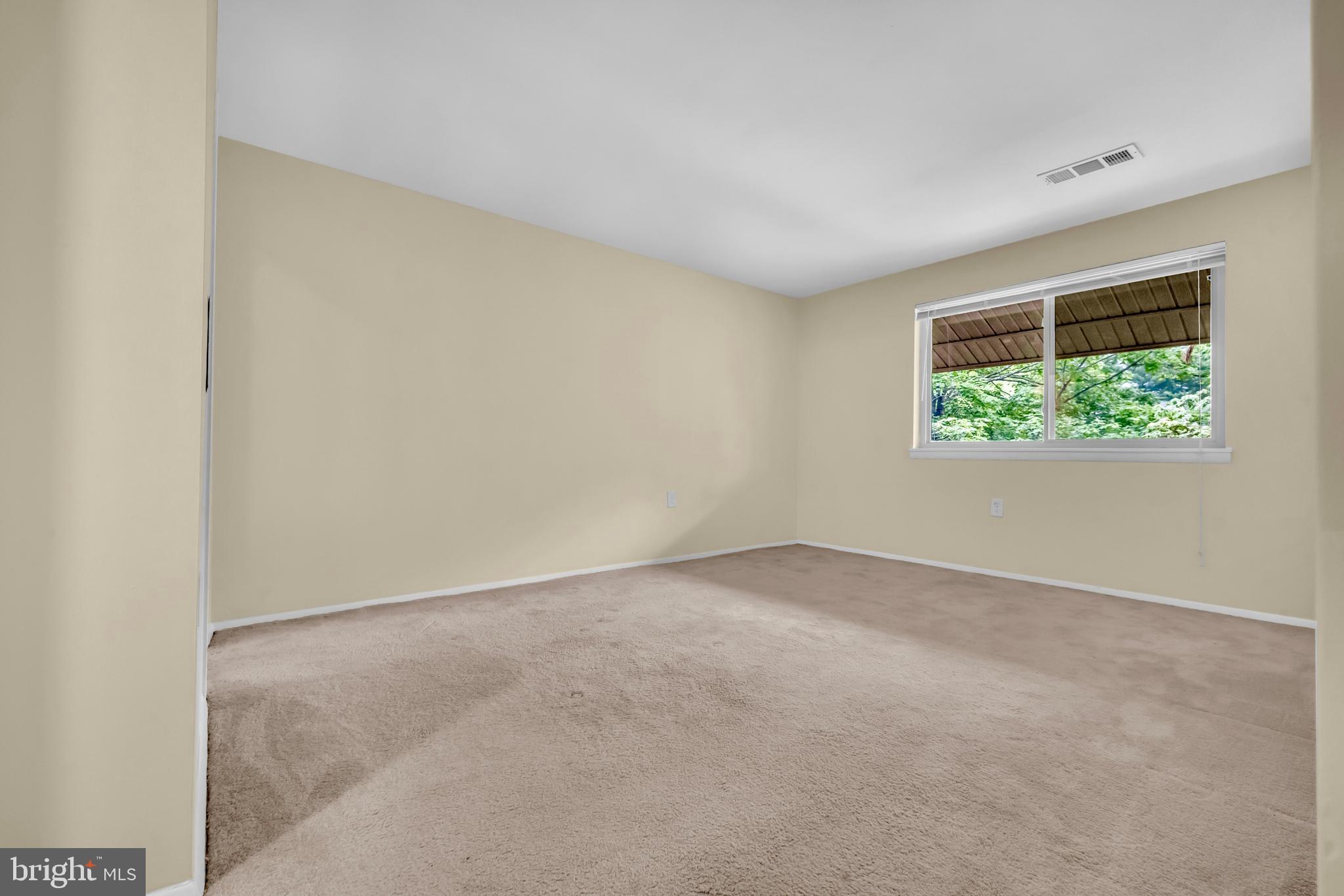 9920 Walker House Road, Unit 5 Gaithersburg, MD 20886 - Photo 10 of 24 an empty room with a window