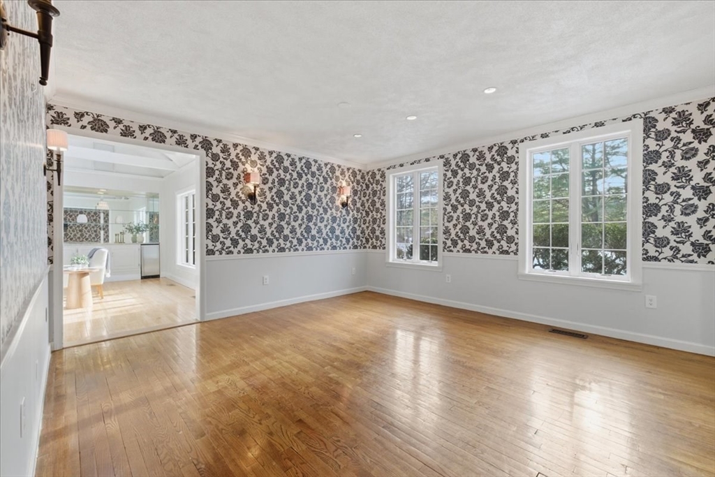 33 Whichita Road Medfield, MA 02052 - Photo 7 of 42