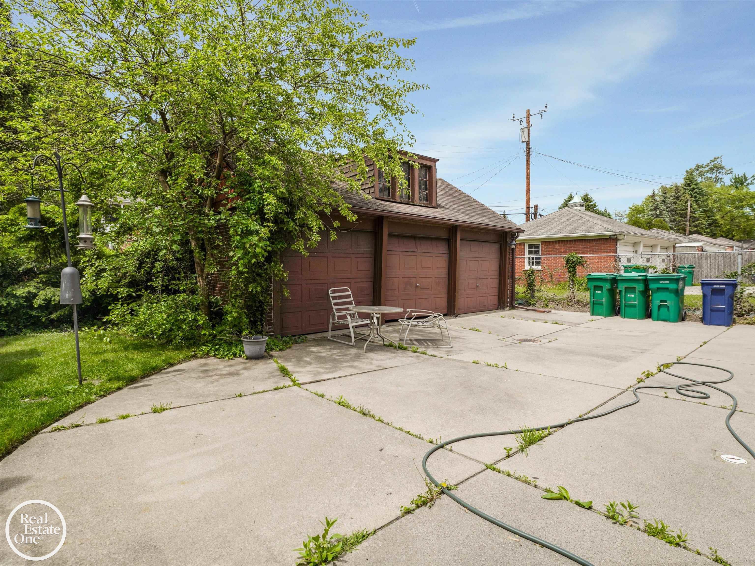 943 Harcourt Road Grosse Pointe, MI 48230 - Photo 37 of 45