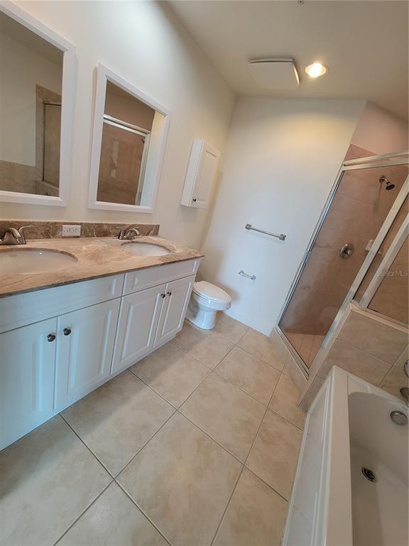 1771 Ringling Boulevard, Unit 902 Sarasota, FL 34236 - Photo 34 of 60 a spacious bathroom with a double vanity sink and a mirror