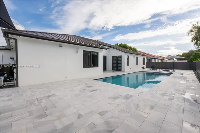 a view of a house with a backyard