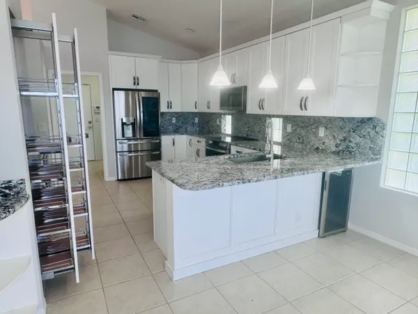 $4,500 | 9360 Cove Point Circle, Boynton Beach, FL 33472