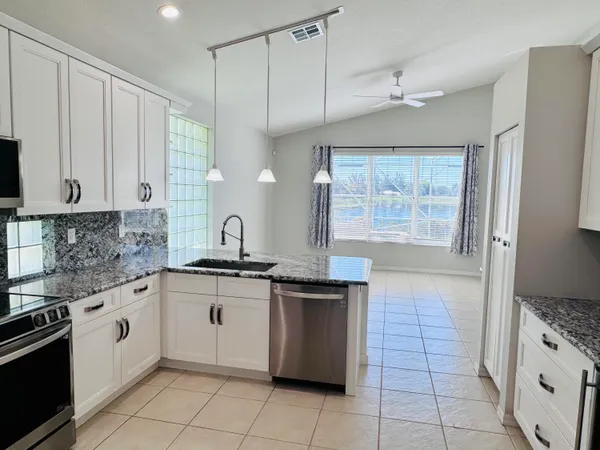 $4,500 | 9360 Cove Point Circle, Boynton Beach, FL 33472