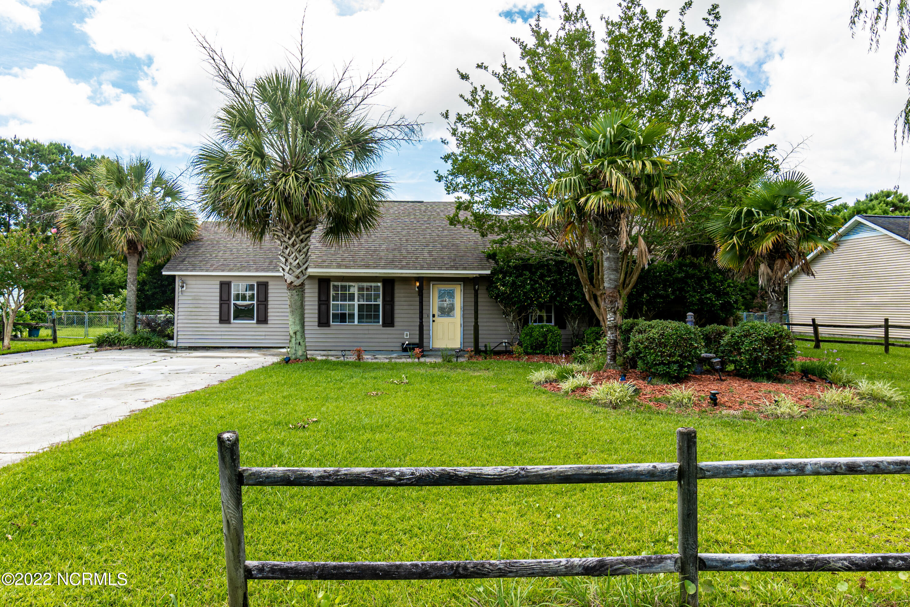 130 Parnell Road Hubert, NC 28539 - Photo 1 of 18 1-3