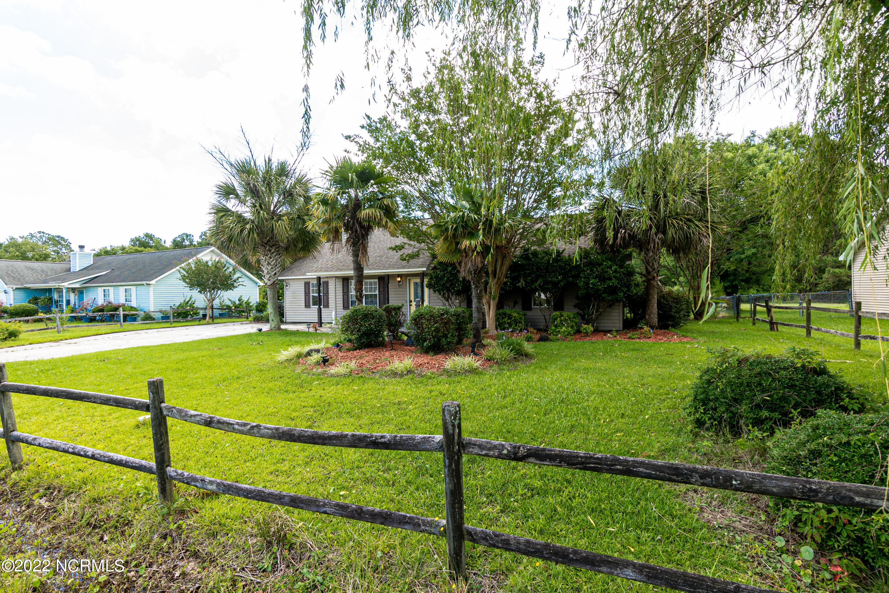 130 Parnell Road Hubert, NC 28539 - Photo 2 of 18 1-5