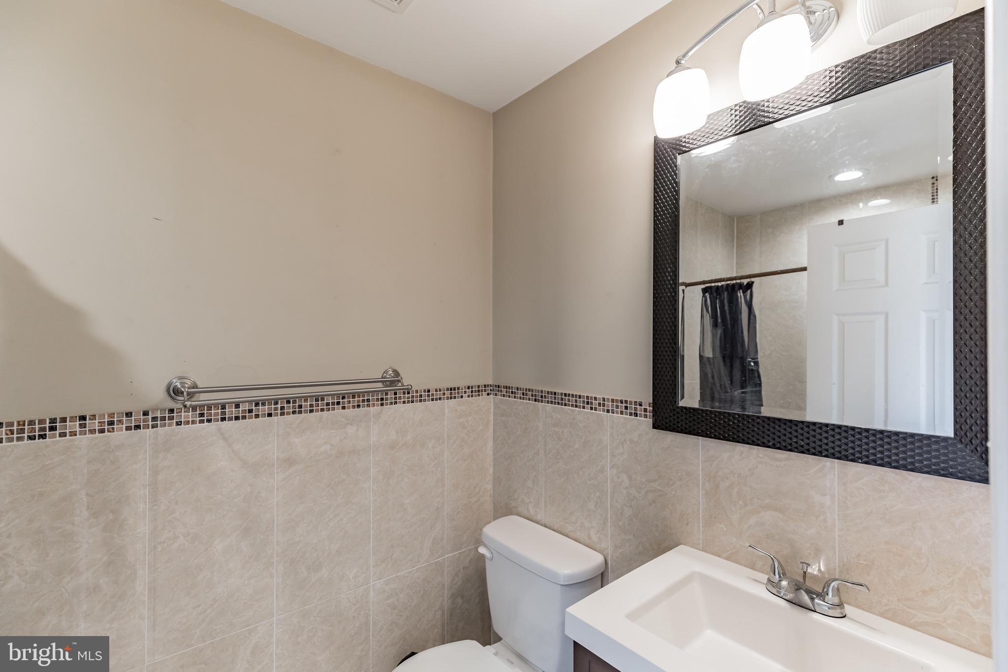 415 Welsh Road, Unit A Philadelphia, PA 19115 - Photo 24 of 31 Main level full bathroom