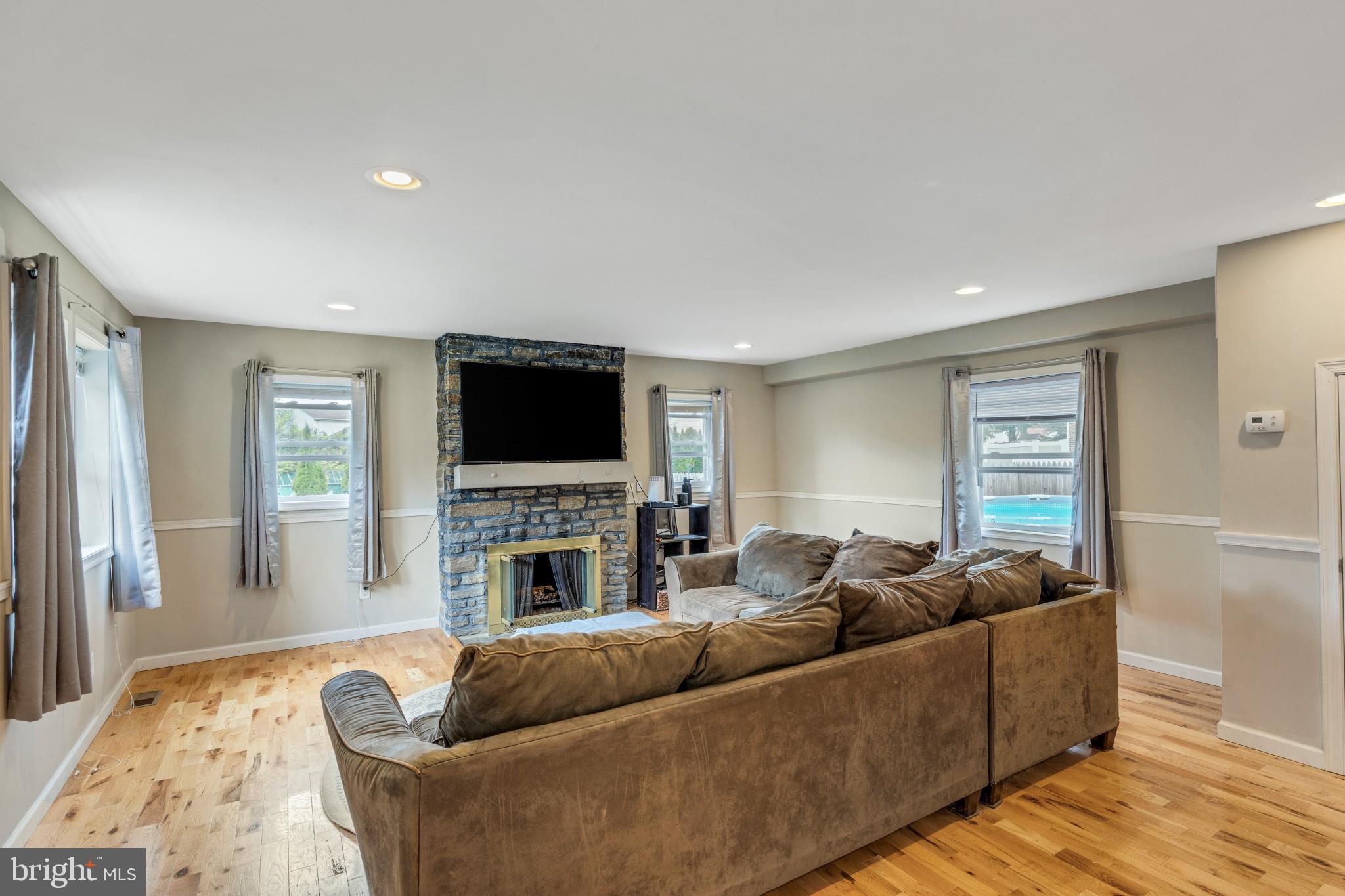 415 Welsh Road, Unit A Philadelphia, PA 19115 - Photo 3 of 31