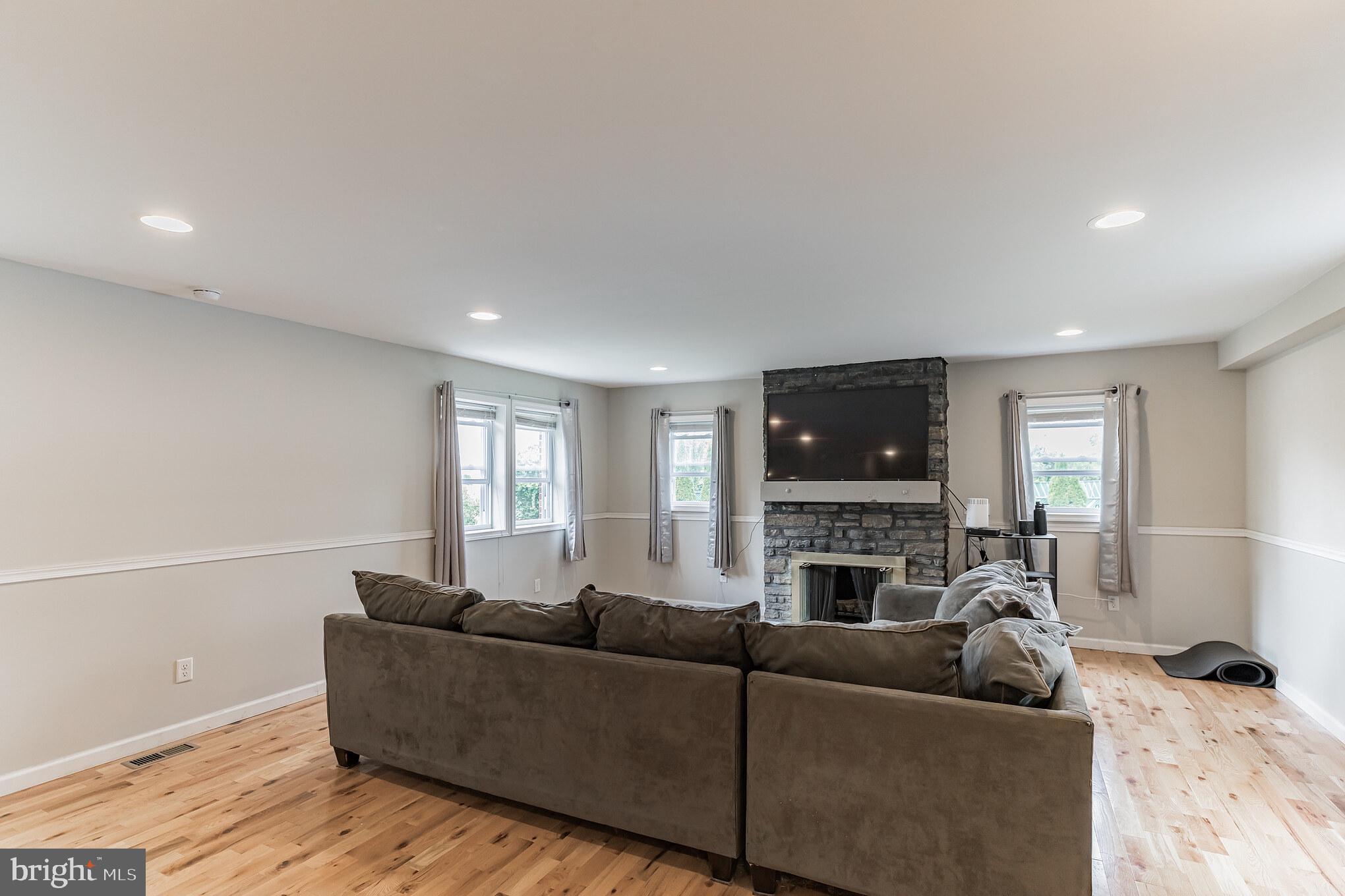 415 Welsh Road, Unit A Philadelphia, PA 19115 - Photo 4 of 31