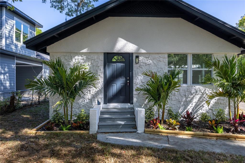 418 Northwest 3rd Avenue Gainesville, FL 32601 - Photo 8 of 31 a front view of house with small garden