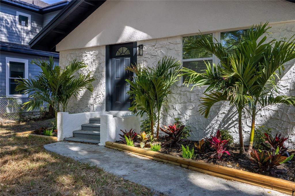 418 Northwest 3rd Avenue Gainesville, FL 32601 - Photo 9 of 31 a view of a potted plants on a street