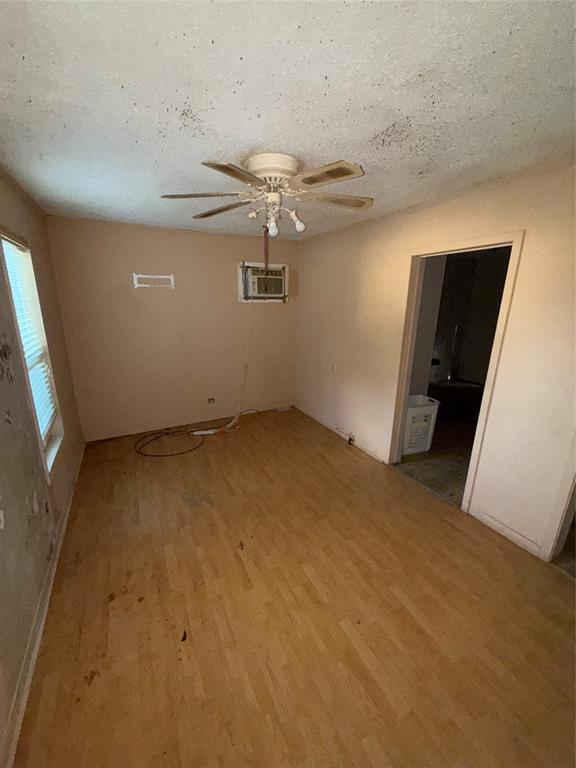 819 Mignon Street Minden, LA 71055 - Photo 3 of 9 en empty room with windows and ceiling fan