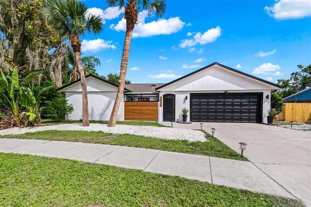 $530,000 | 2911 Woodpine Court, Sarasota, FL 34231