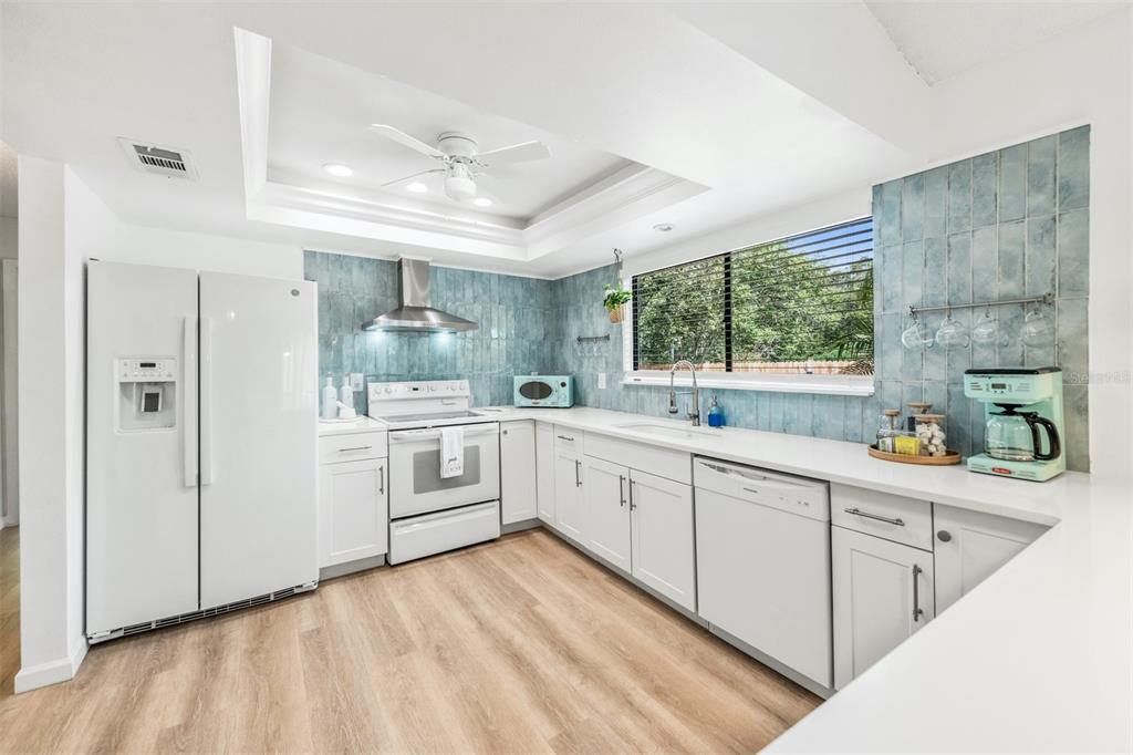 2911 Woodpine Court Sarasota, FL 34231 - Photo 11 of 88