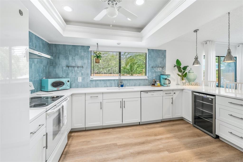 2911 Woodpine Court Sarasota, FL 34231 - Photo 12 of 88